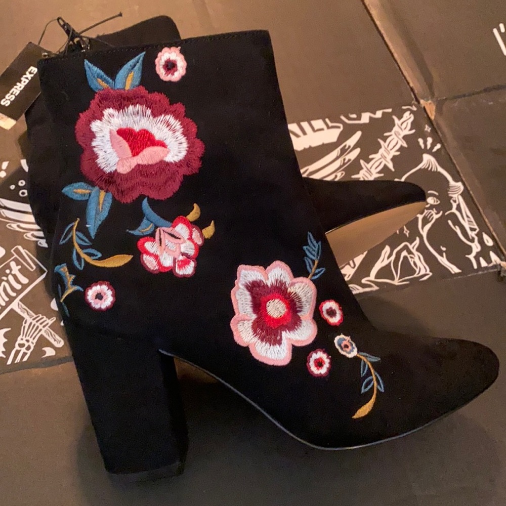 Express Suede embroidered Flower boots